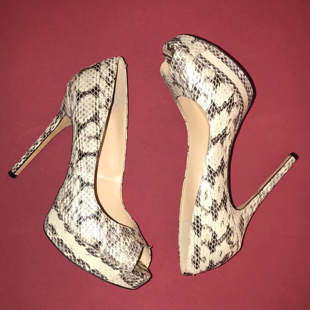 Vince Camuto Snakeskin pumps